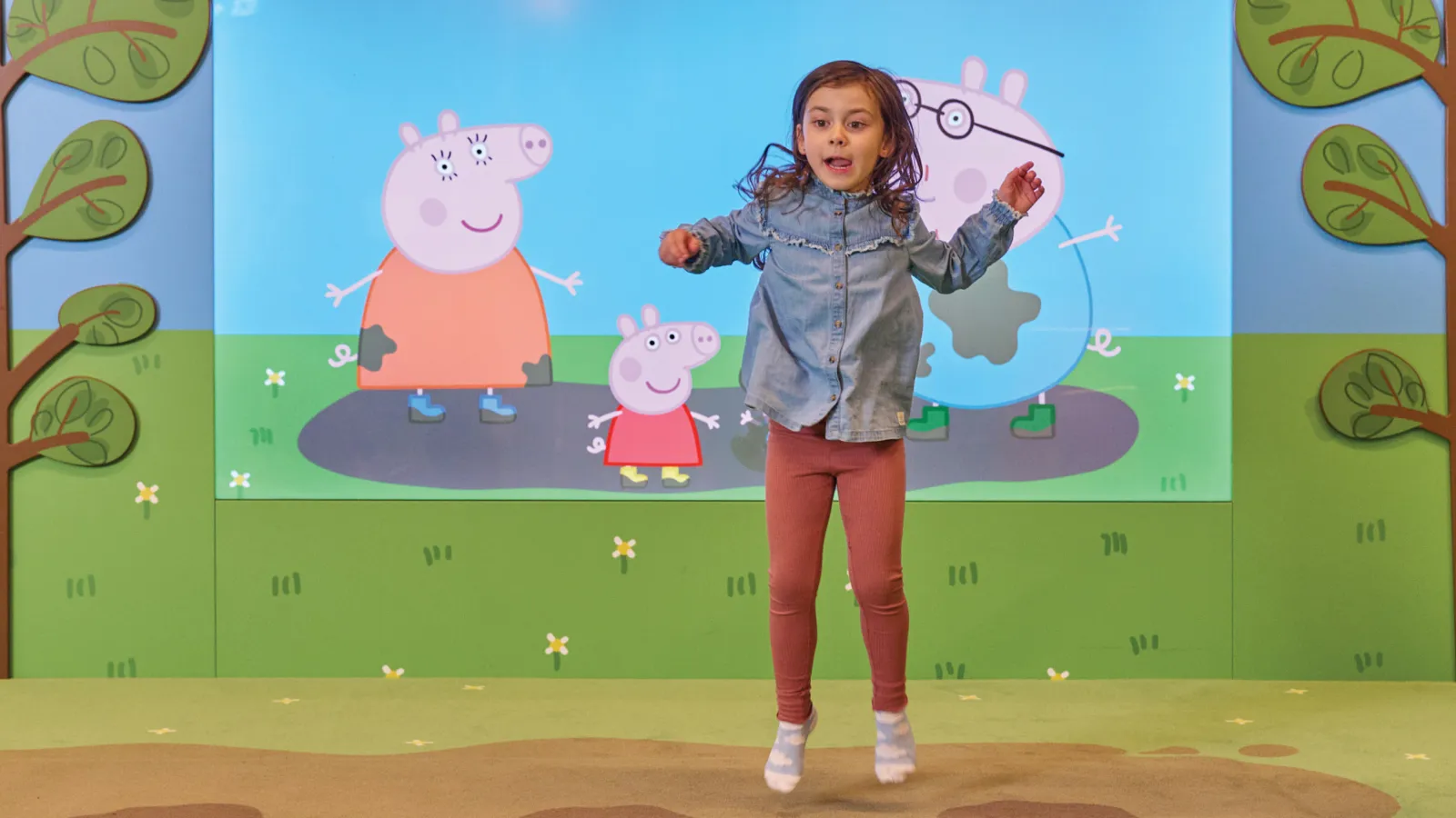Pig Puddle Jump Into Muddy Puddles | PEPPA PIG World of Play Dallas